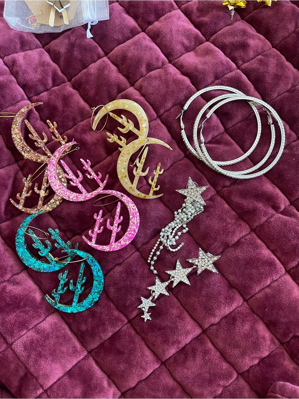 Women’s earring bundle.